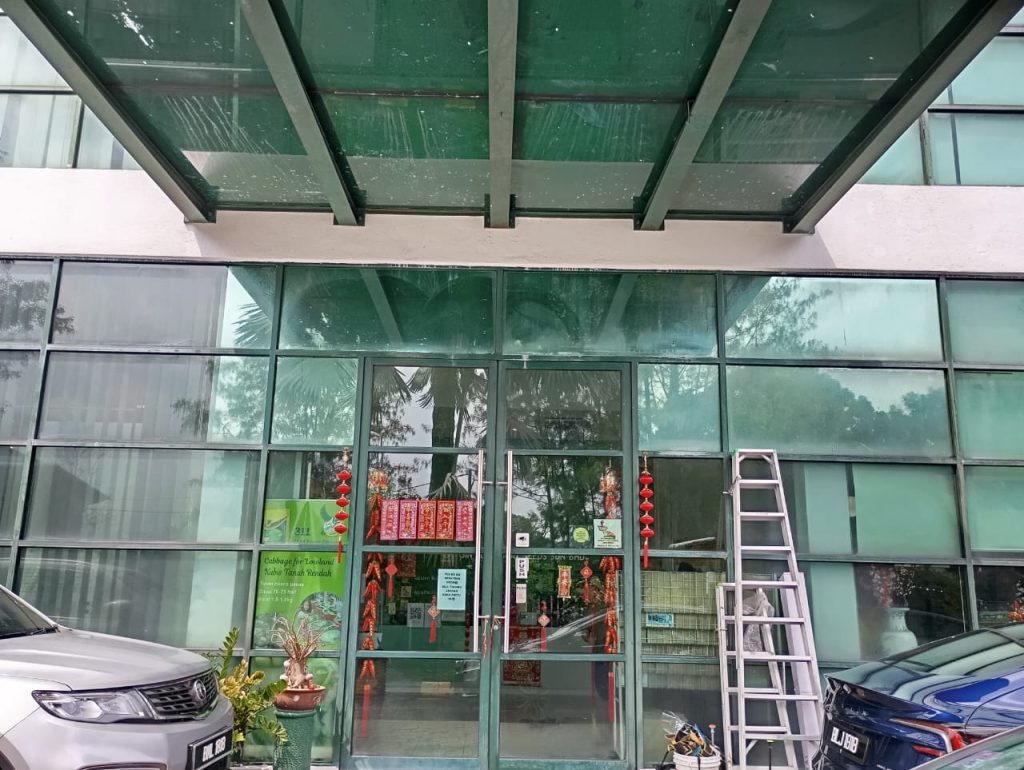 TAWARAN HEBAT TINTED KEDAI CERMIN TINGKAP DAMANSARA UTAMA