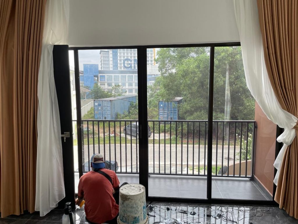 TINTED KILANG CERMIN TINGKAP SELAYANG