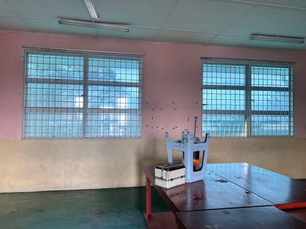 TINTED SEKOLAH CERMIN TINGKAP ARA DAMANSARA