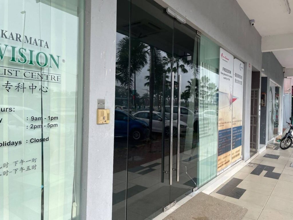 SERVIS PASANG TINTED KOMERSIAL CERMIN TINGKAP BERANANG