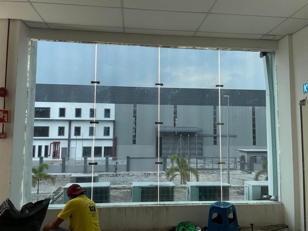 PERKHIDMATAN PASANG TINTED KILANG CERMIN TINGKAP CHERAS