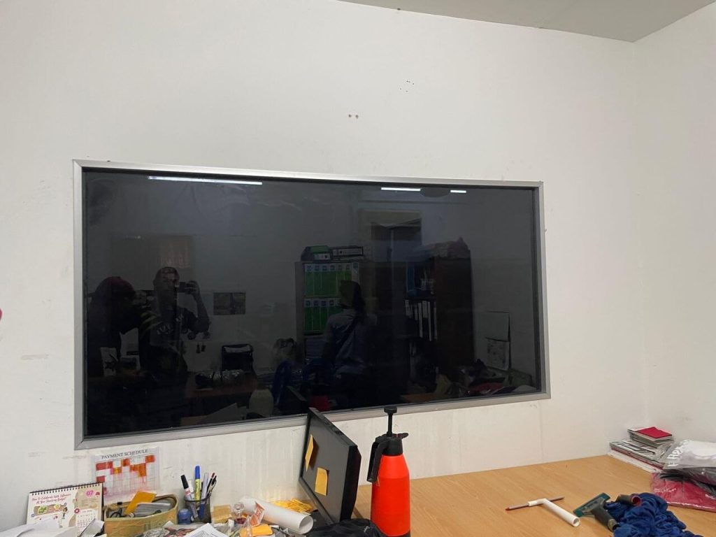 SERVIS PASANG TINTED KOMERSIAL CERMIN TINGKAP DAMANSARA JAYA