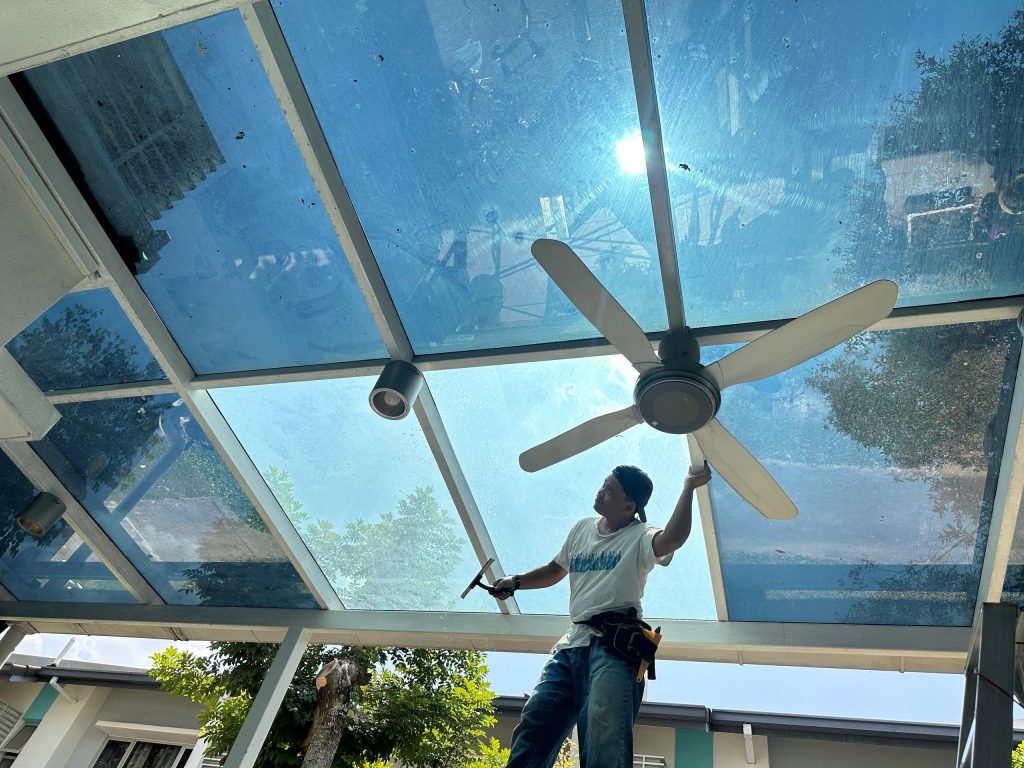 TINTED BANGUNAN CERMIN TINGKAP SERI KEMBANGAN