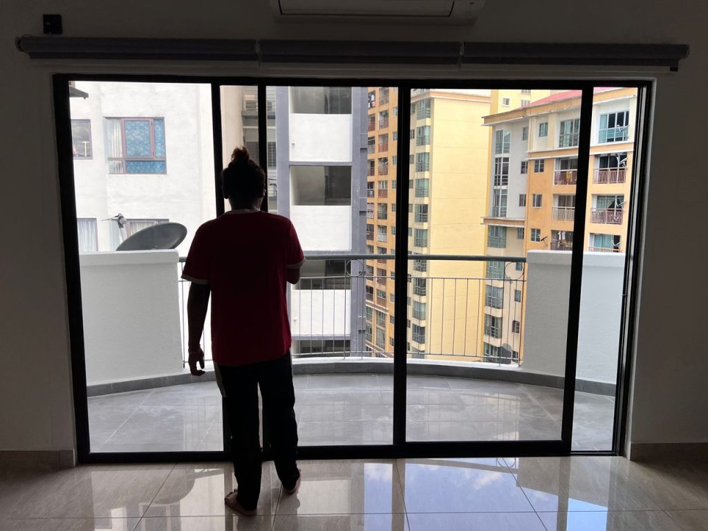 TINTED KOMERSIAL CERMIN TINGKAP PUTRA HEIGHTS