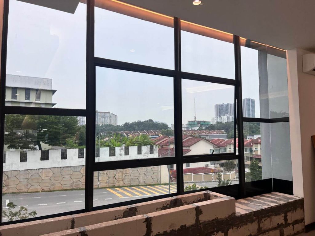 PERKHIDMATAN TINTED KILANG CERMIN TINGKAP BANTING