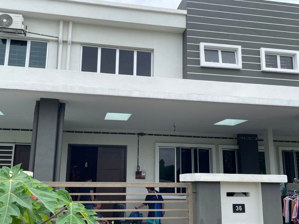 TINTED RUMAH BANGUNAN PEJABAT TERBAIK BANTING