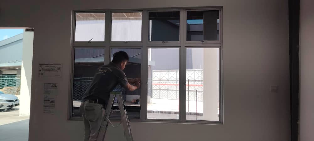 TINTED BANGUNAN CERMIN TINGKAP KLANG