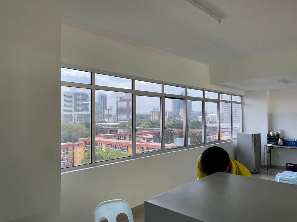 SERVIS PASANG TINTED KOMERSIAL CERMIN TINGKAP BANDAR UTAMA