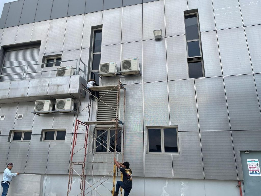 KELEBIHAN PASANG TINTED KILANG CERMIN TINGKAP DENAI ALAM