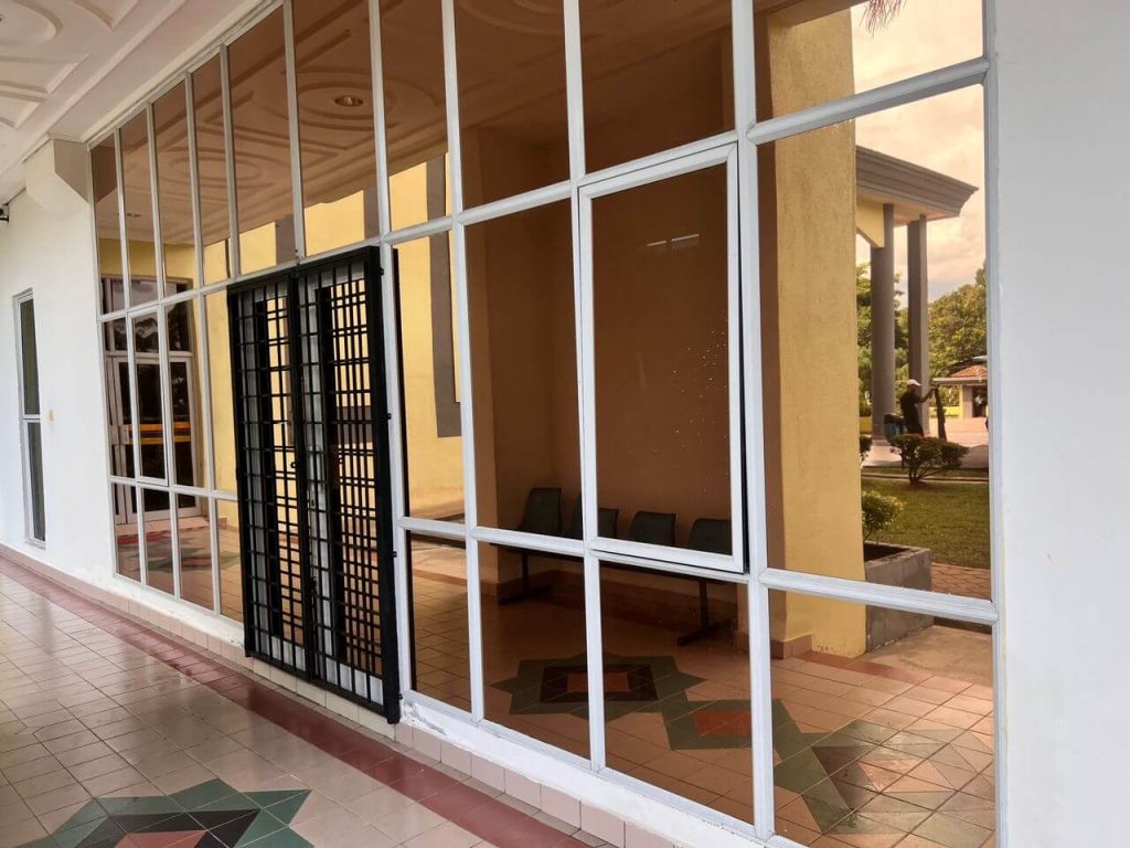 SERVIS PASANG TINTED KOMERSIAL CERMIN TINGKAP BUKIT JELUTONG