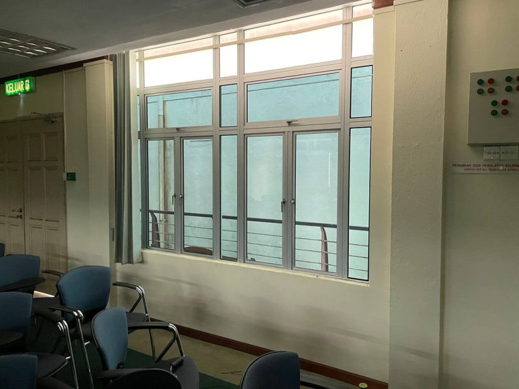 MANFAAT TINTED SEKOLAH CERMIN TINGKAP DAMANSARA PERDANA