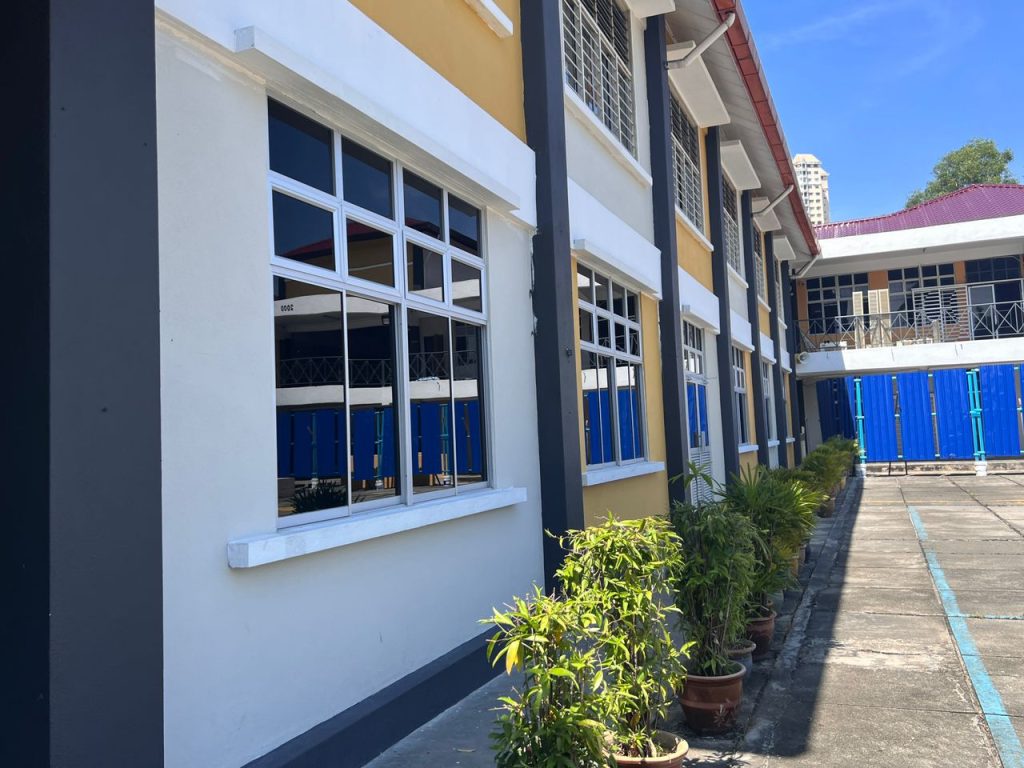 TINTED PEJABAT CERMIN TINGKAP SERDANG