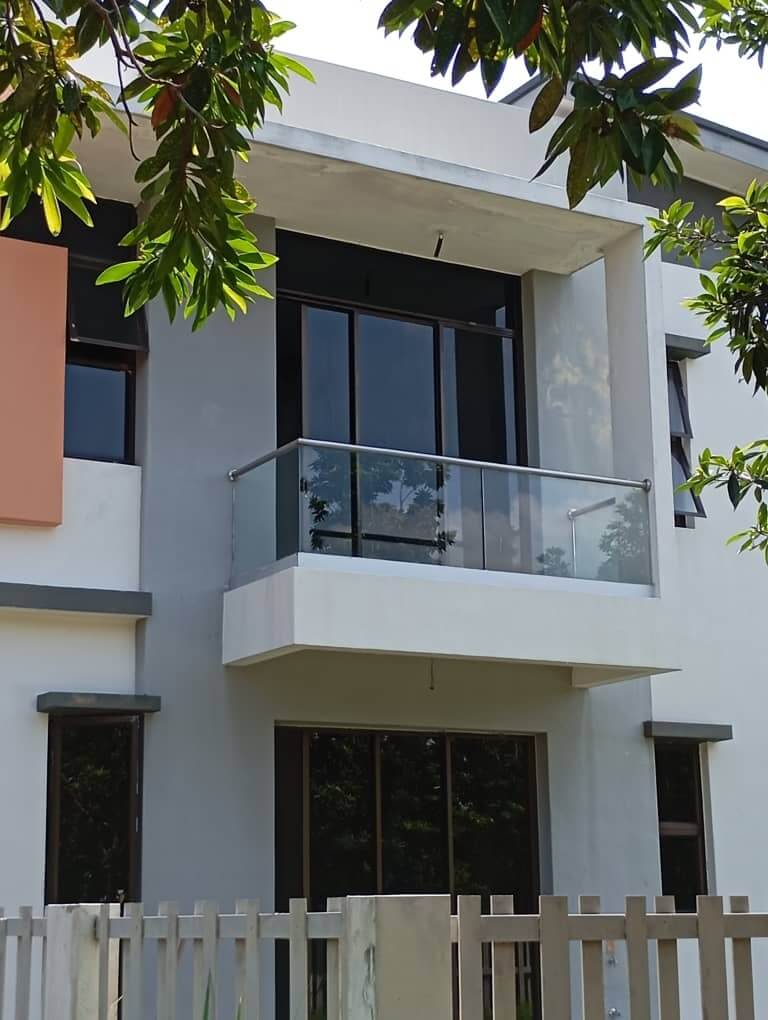 PERBEZAAN ANTARA TINTED TINGKAP DENGKIL DENGAN FILEM BIASA