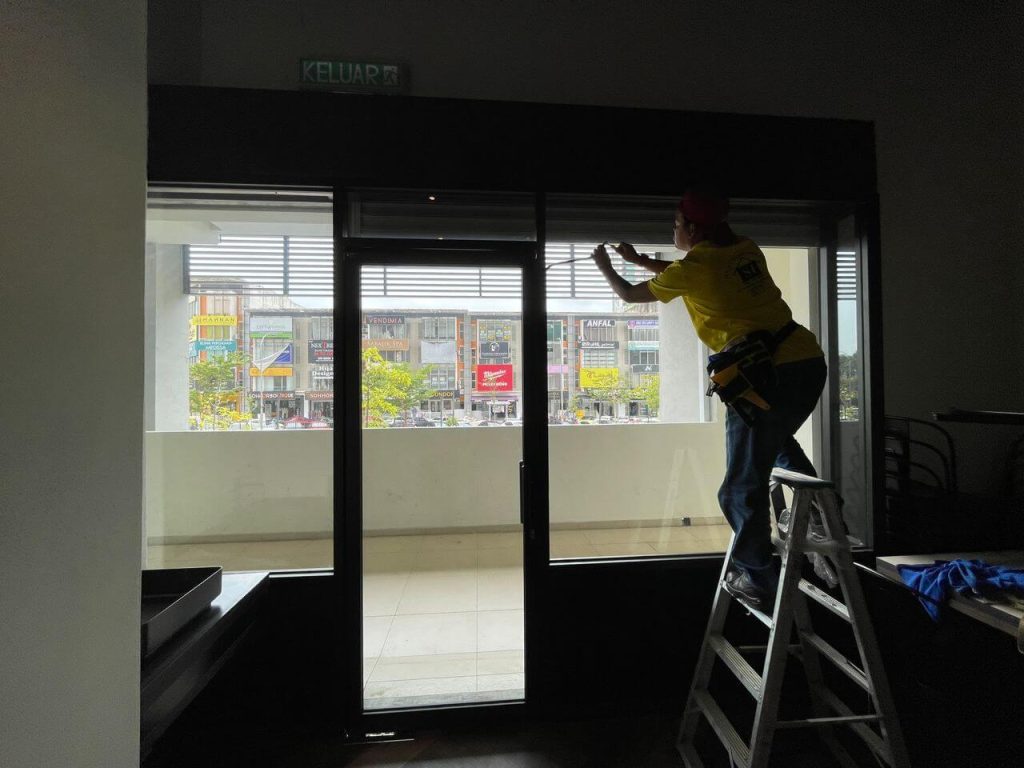 24ace613-6faa-4f45-af19-878fde90b5a6 - TINTED RUMAH BANGUNAN PEJABAT TAWARAN HEBAT TINTED KEDAI CERMIN TINGKAP BANTING