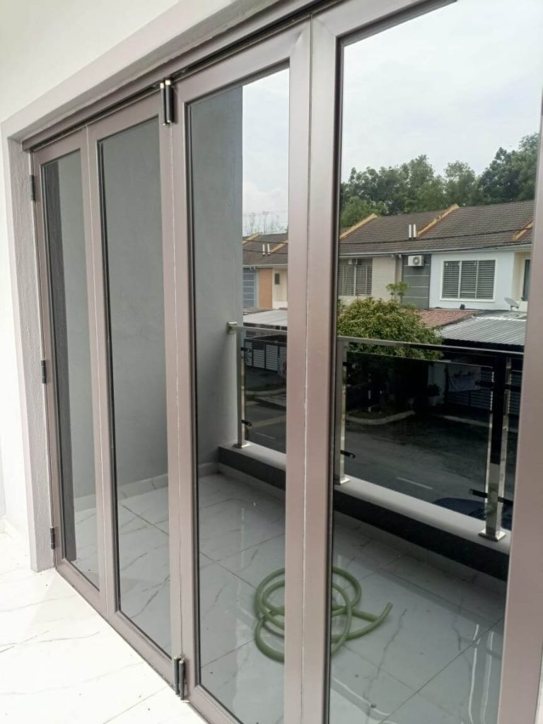 PERBEZAAN TINTED TINGKAP BATU CAVES DENGAN FILEM BIASA