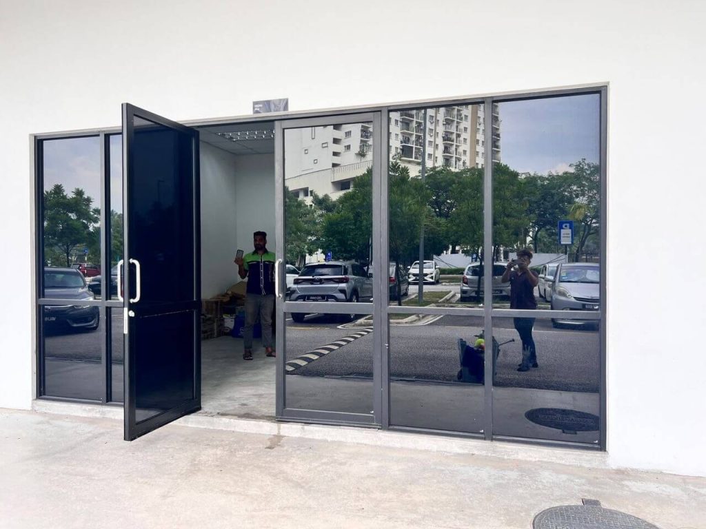 PILIHAN TINTED PEJABAT CERMIN TINGKAP BANDAR BUKIT TINGGI