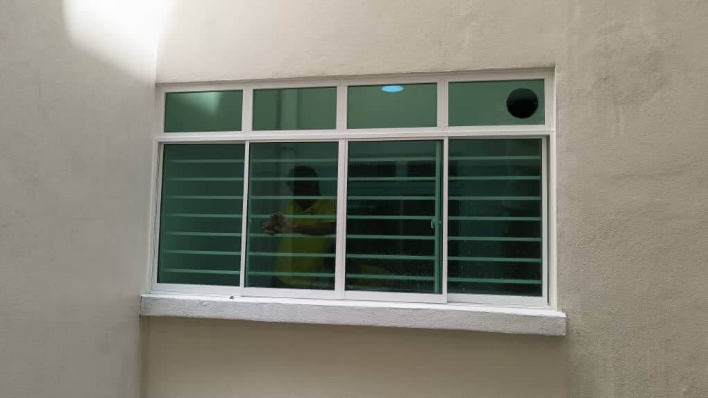 PERBEZAAN TINTED TINGKAP DAMANSARA KIM DENGAN FILEM BIASA