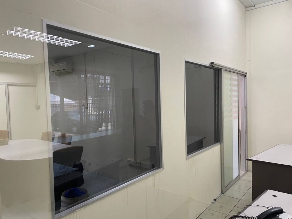 SERVIS TERBAIK TINTED KOMERSIAL CERMIN TINGKAP DENAI ALAM