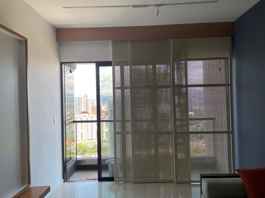 TINTED CERMIN SERENDAH