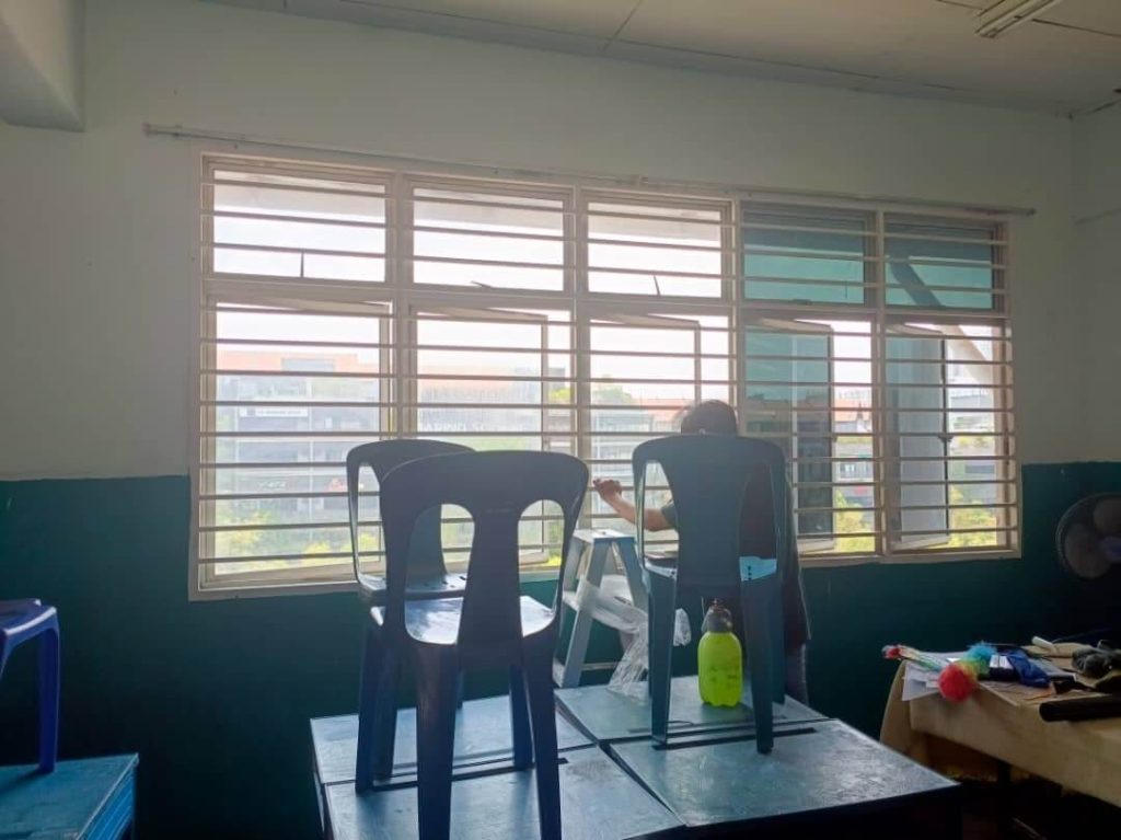 MANFAAT PASANG TINTED SEKOLAH CERMIN TINGKAP BUKIT RAHMAN PUTRA