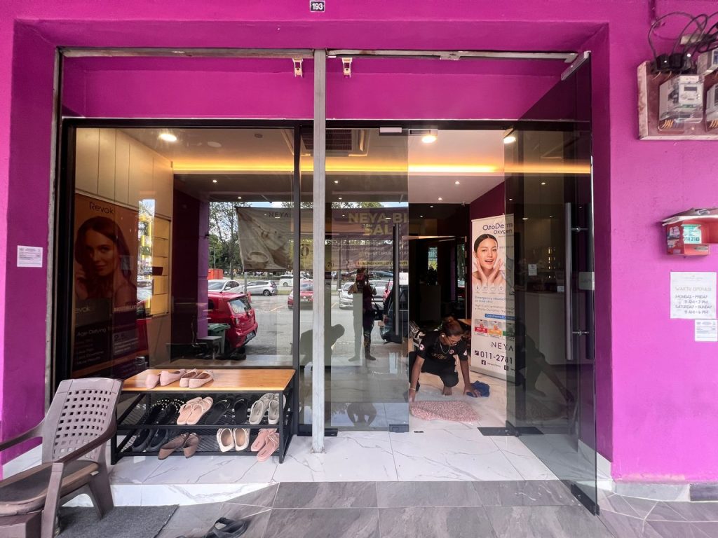 TINTED TINGKAP PETALING JAYA