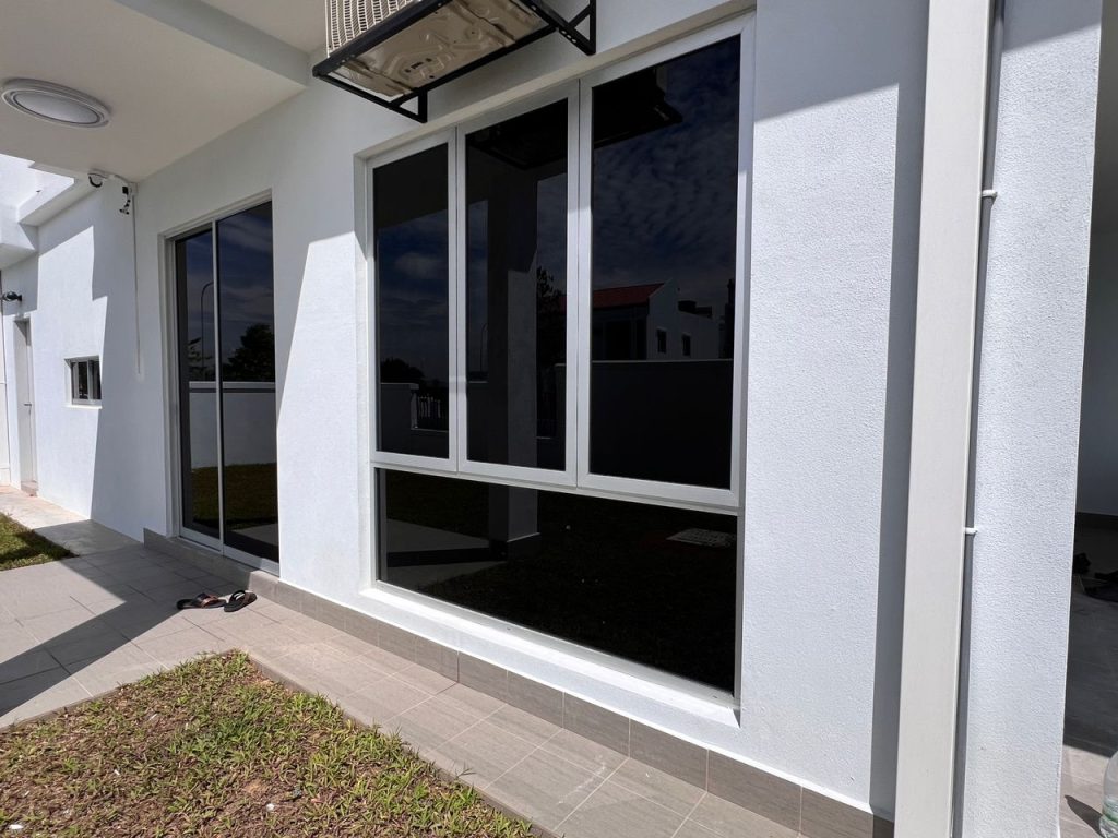 TINTED RUMAH CERMIN TINGKAP KOTA EMERALD