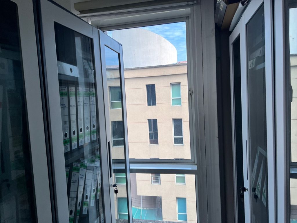 TINTED SEKOLAH CERMIN TINGKAP SERDANG