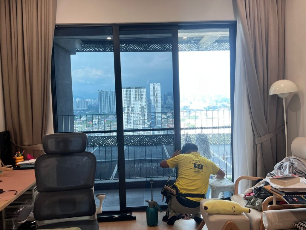 TINTED PEJABAT CERMIN TINGKAP KOTA EMERALD