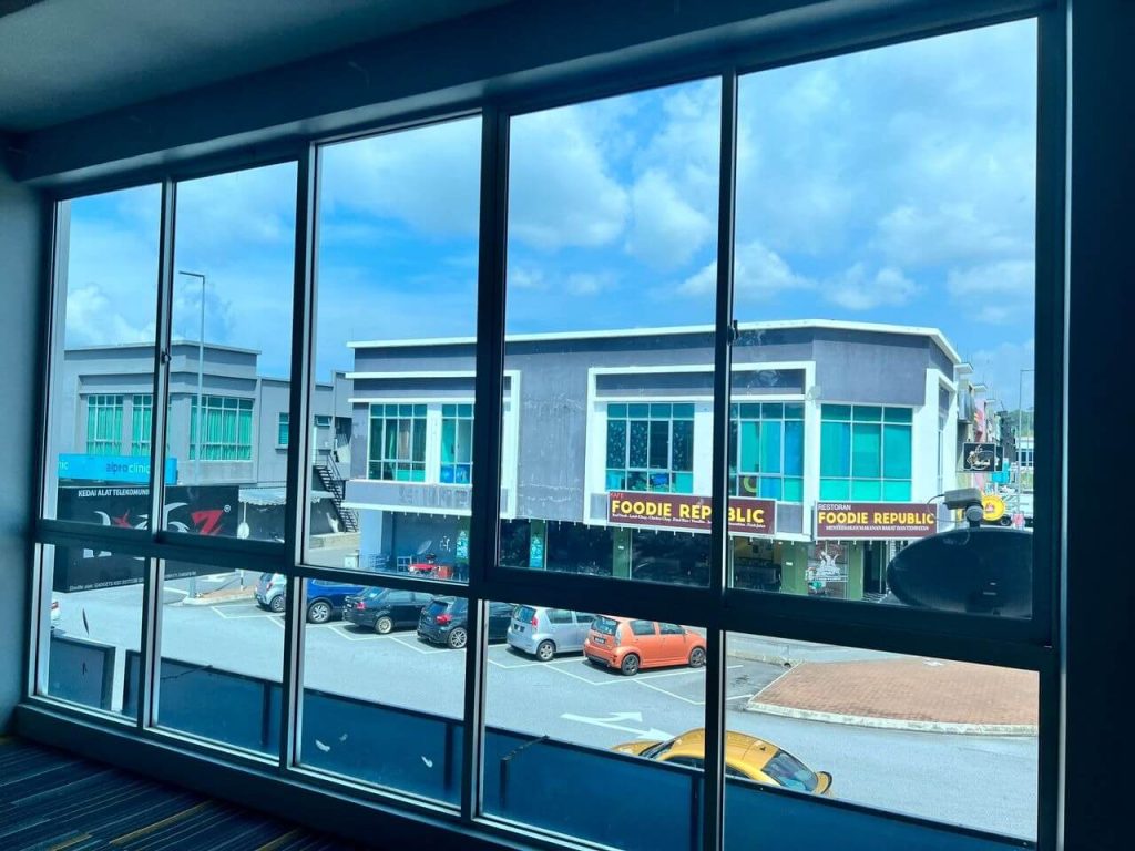 PANDUAN MEMILIH TINTED PEJABAT CERMIN TIGKAP BANDAR BOTANIC