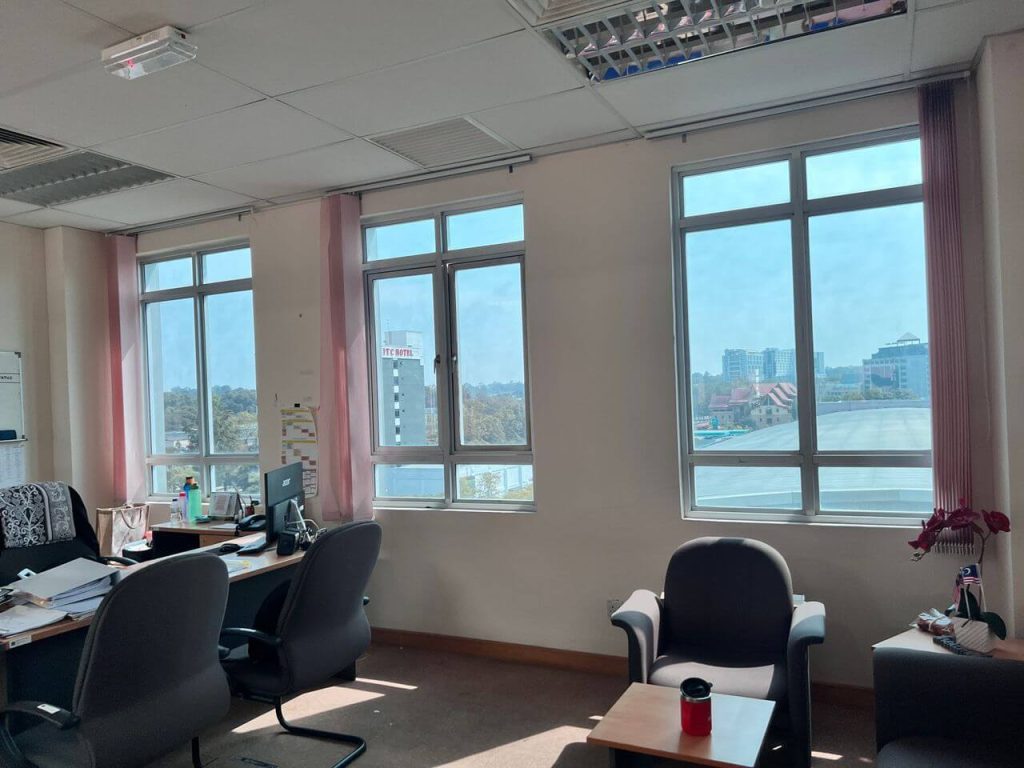 PANDUAN MEMILIH TINTED PEJABAT CERMIN TINGKAP BATU CAVES