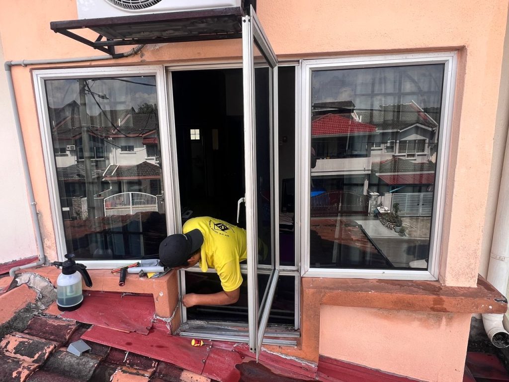 TINTED SEKOLAH CERMIN TINGKAP MUTIARA DAMANSARA