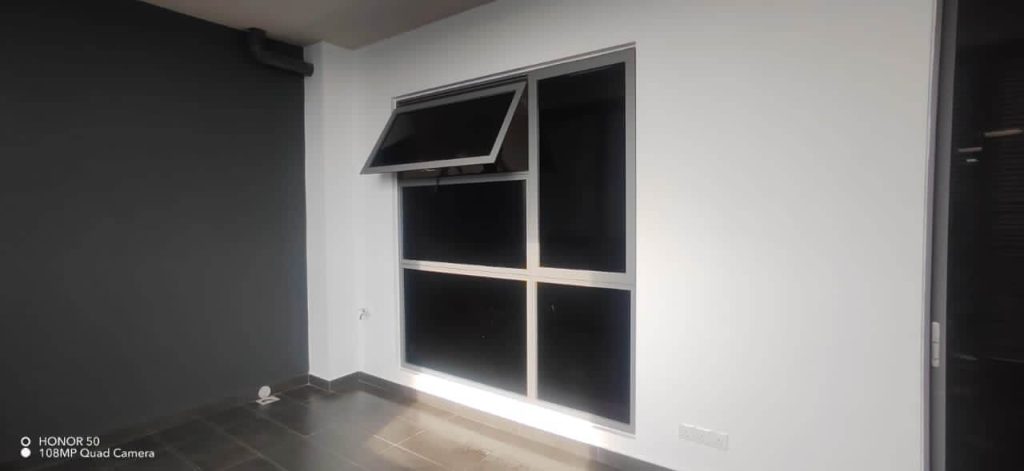 PERBEZAAN TINTED TINGKAP CYBERJAYA DENGAN FILEM BIASA