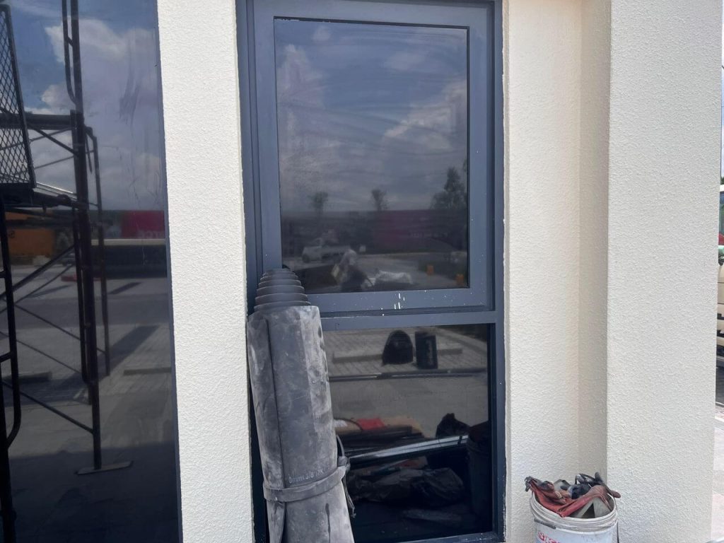 TINTED BANGUNAN CERMIN TINGKAP KAYU ARA