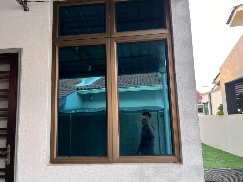 TINTED SEKOAH CERMIN TINGKAP KAYU ARA