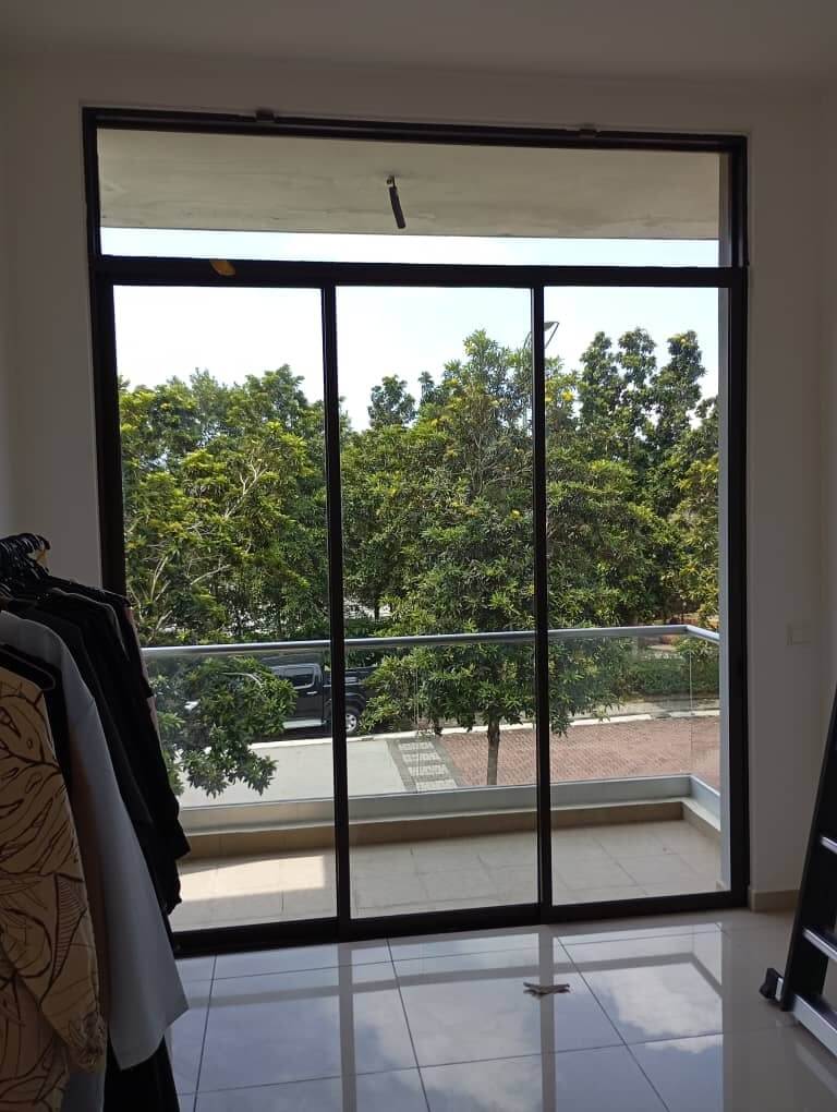 SERVIS TERBAIK PASANG TINTED KOMERSIAL CERMIN TINGKAP DENGKIL