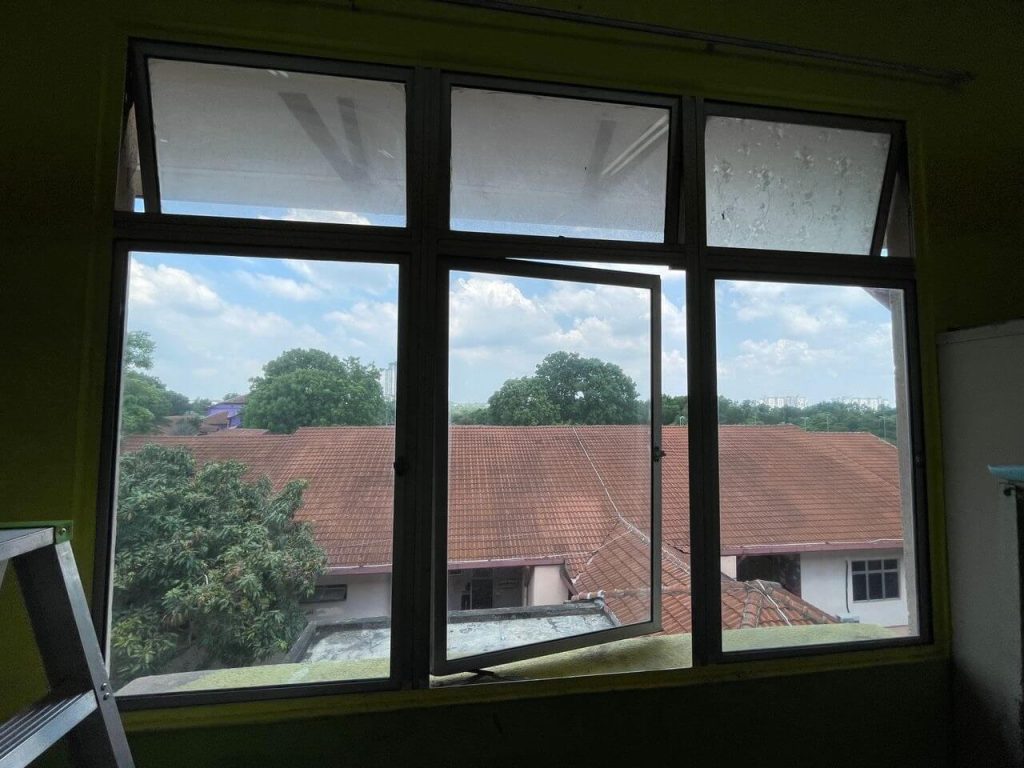 MANFAAT TINTED SEKOLAH CERMIN TINGKAP BALAKONG