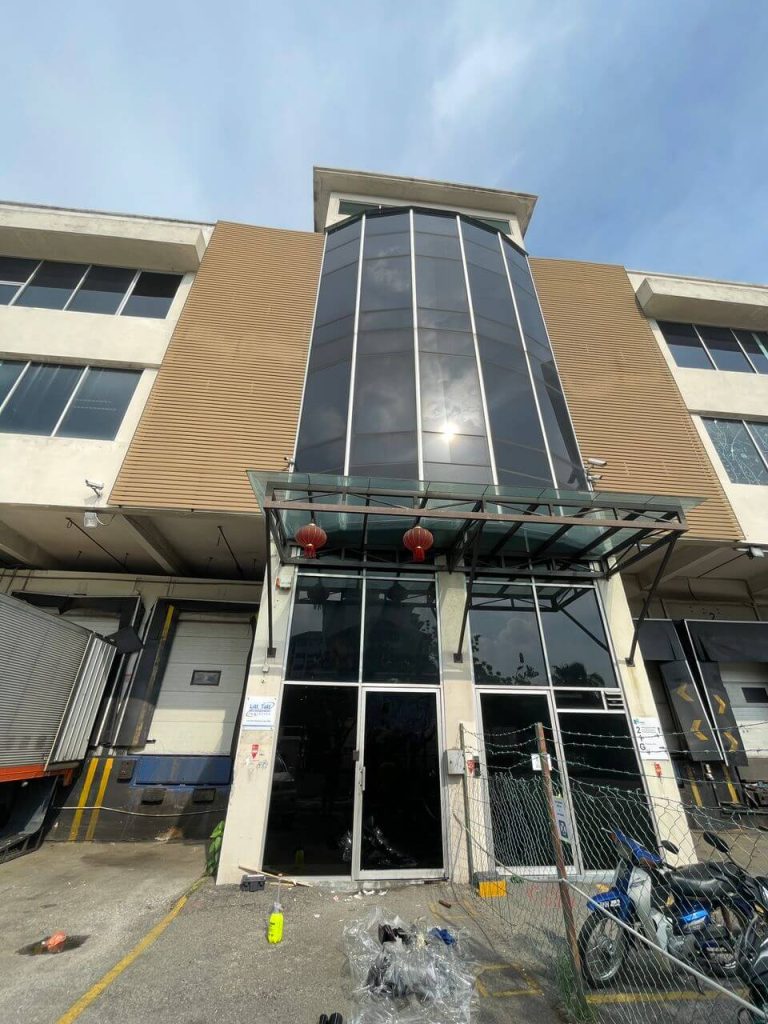 5d4bc054-f2f8-4e3e-bcdc-9f7792c9b666 - TINTED RUMAH BANGUNAN PEJABAT PERKHIDMATAN PASANG TINTED KILANG CERMIN TINGKAP BANDAR UTAMA