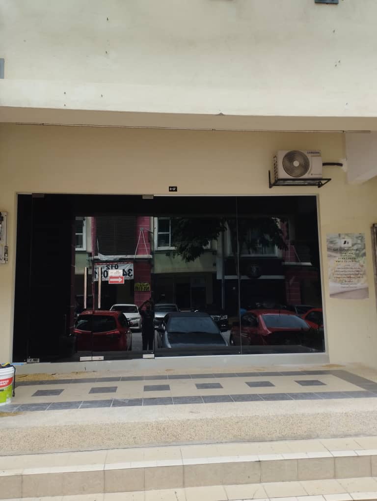 KELEBIHAN PASANG TINTED BANGUNAN CERMIN TINGKAP COUNTRY HEIGHTS