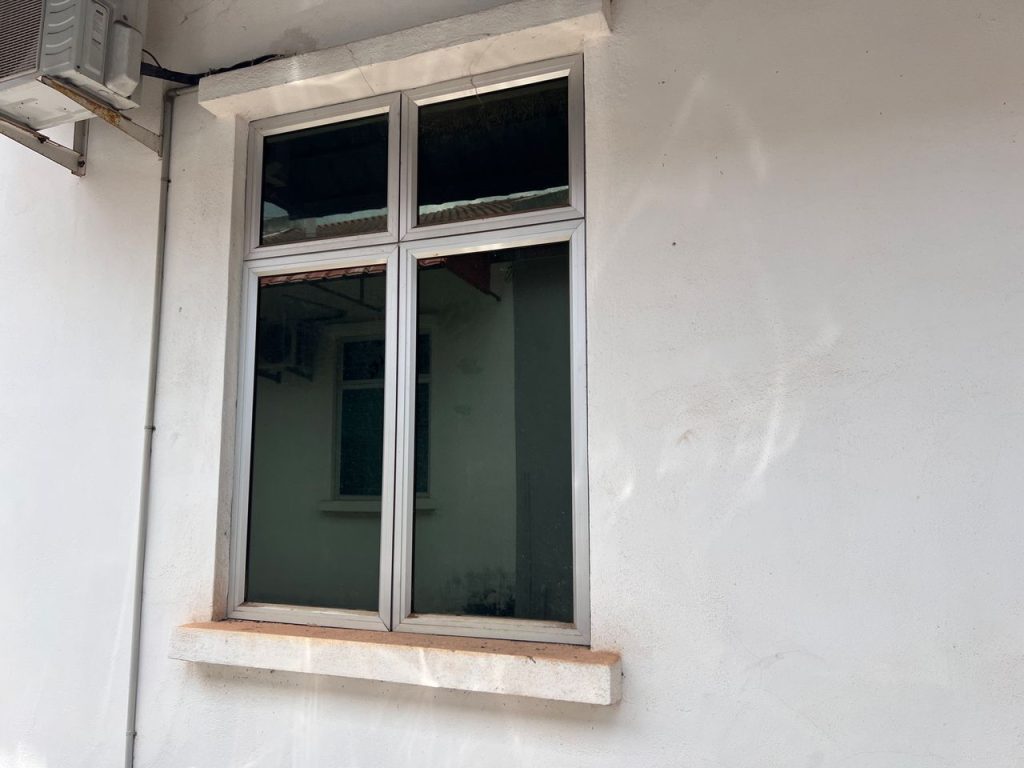 TINTED SEKOLAH CERMIN TINGKAP PUCHONG