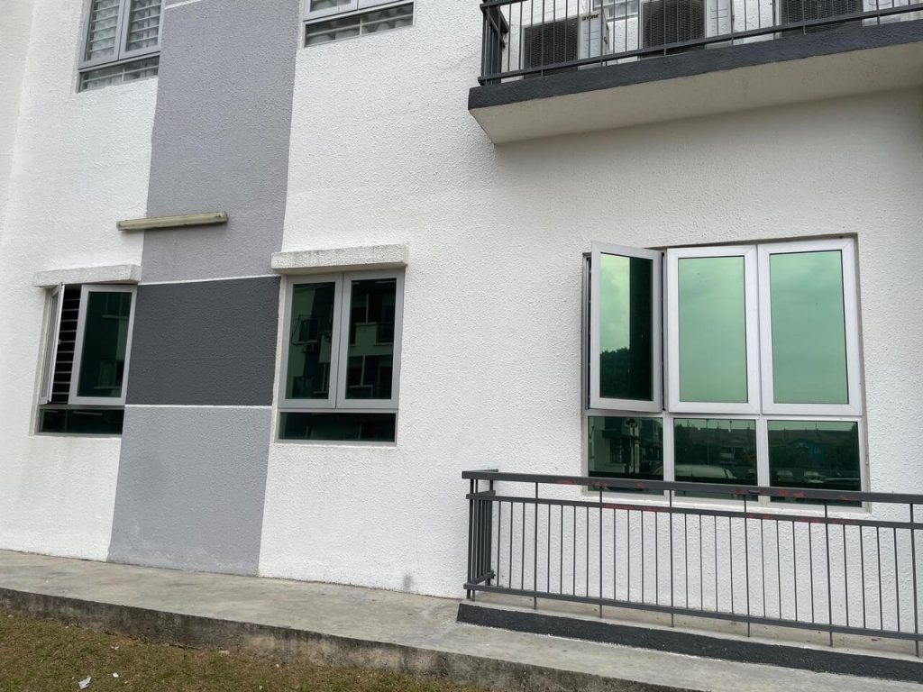 PERKHIDMATAN PASANG TINTED KILANG CERMIN TINGKAP DENGKIL