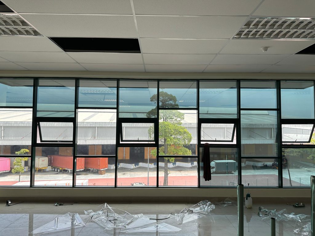 TINTED KEDAI CERMIN TINGKAP KAYU ARA