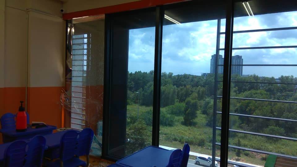 MANFAAT PASANG TINTED SEKOLAH CERMIN TINGKAP DENAI ALAM