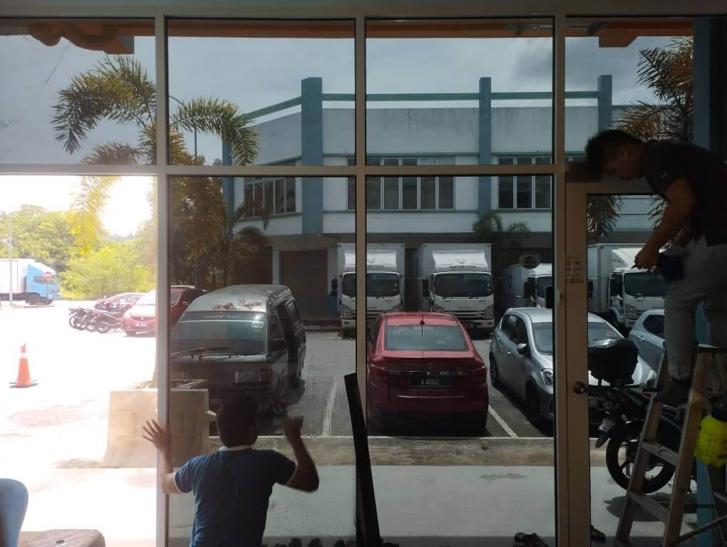 SERVIS TINTED KOMERSIAL CERMIN TINGKAP BALAKONG