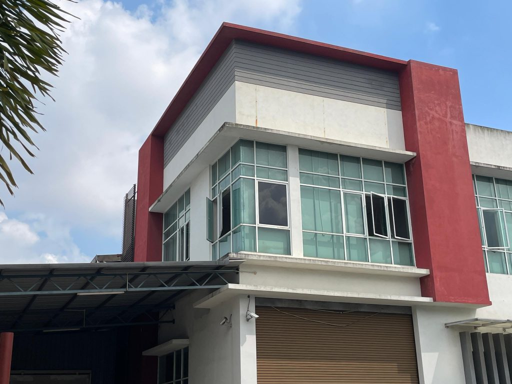 7e0b1998-d58c-4077-9957-b8b8cef11c90 - TINTED RUMAH BANGUNAN PEJABAT TINTED CERMIN SIERRA MAS