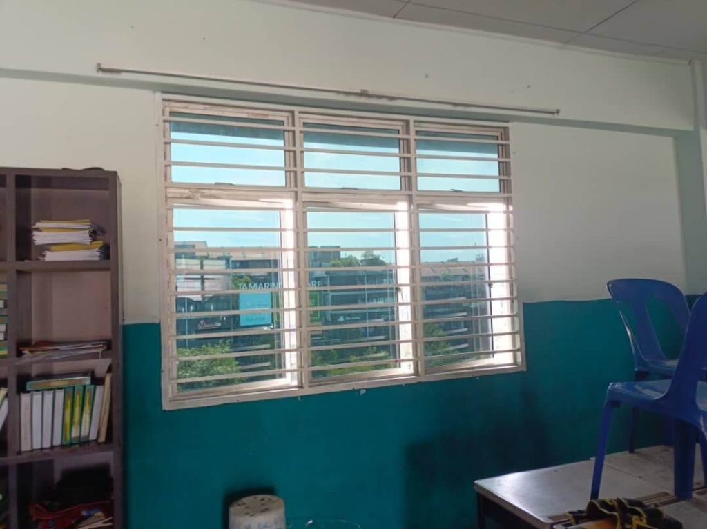 MANFAAT PASANG TINTED SEKOLAH CERMIN TINGKAP CHERAS