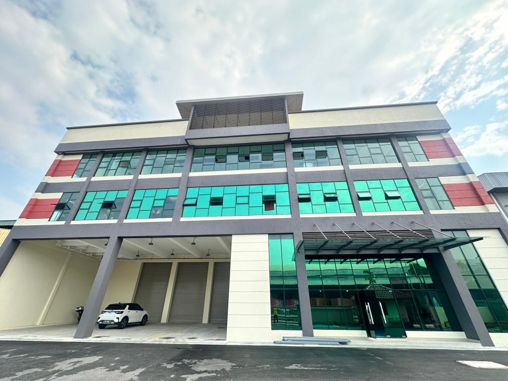 TINTED BANGUNAN CERMIN TINGKAP PUNCAK JALIL