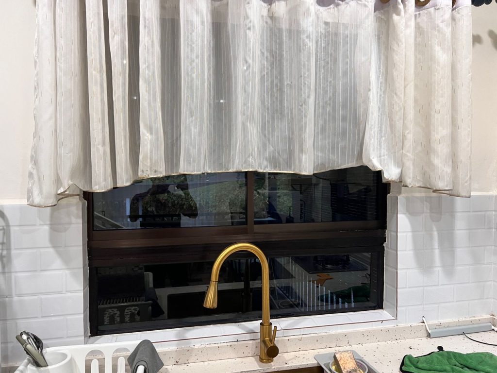 TINTED BANGUNAN CERMIN TINGKAP SERENDAH