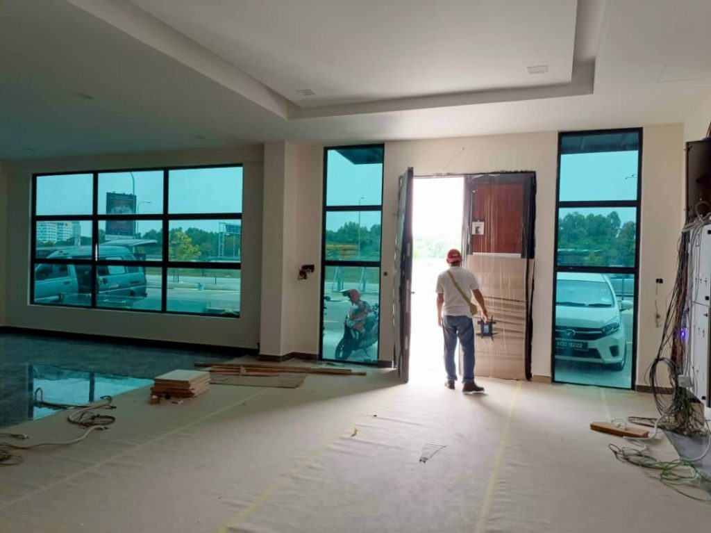 PERKHIDMATAN TINTED KILANG CERMIN TINGKAP BATANG KALI