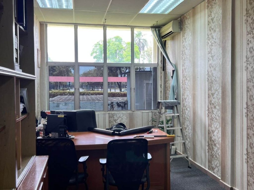 MANFAAT PASANG TINTED SEKOLAH CERMIN TINGKAP DAMANSARA KIM