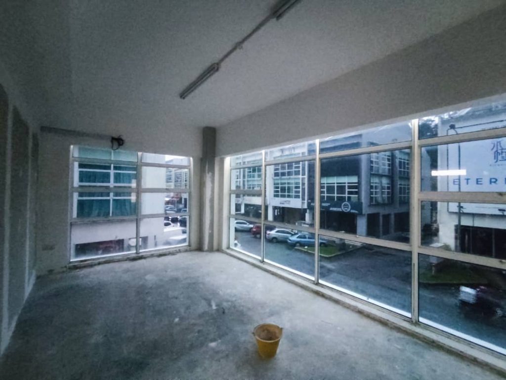 KELEBIHAN TINTED BANGUNAN CERMIN TINGKAP DAMANSARA DAMAI